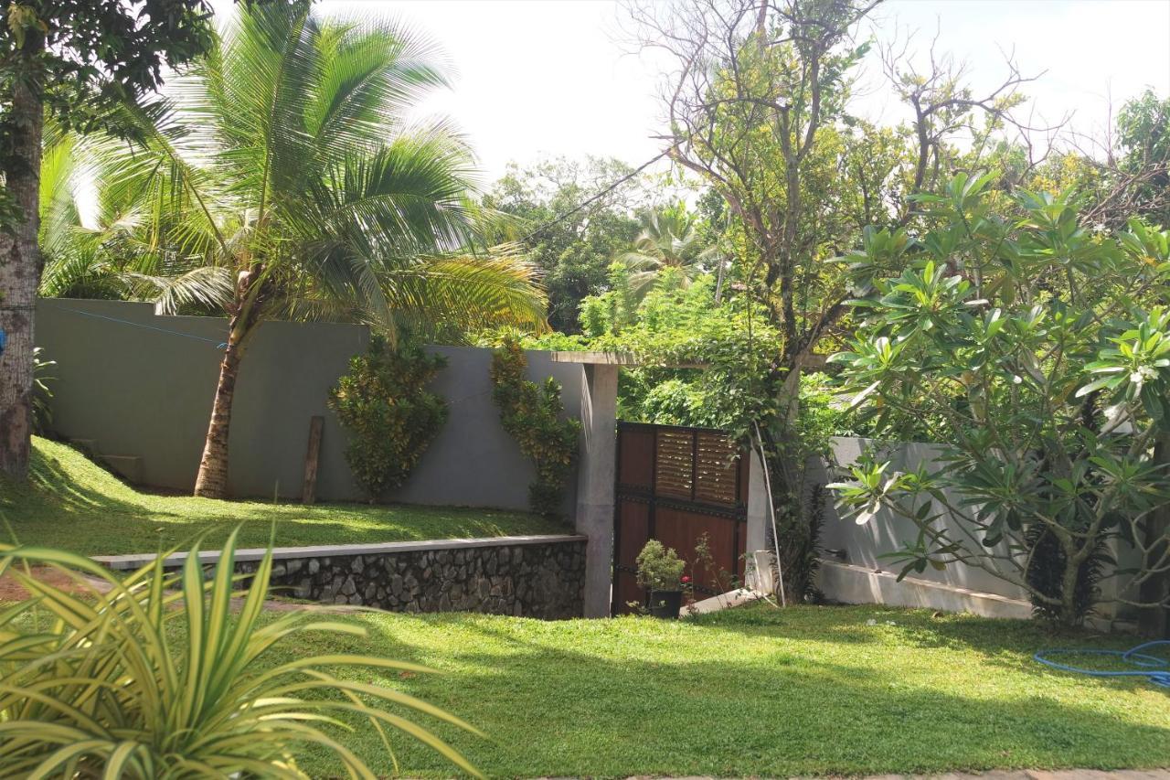 Villa Blue Water Hikkaduwa Exterior foto